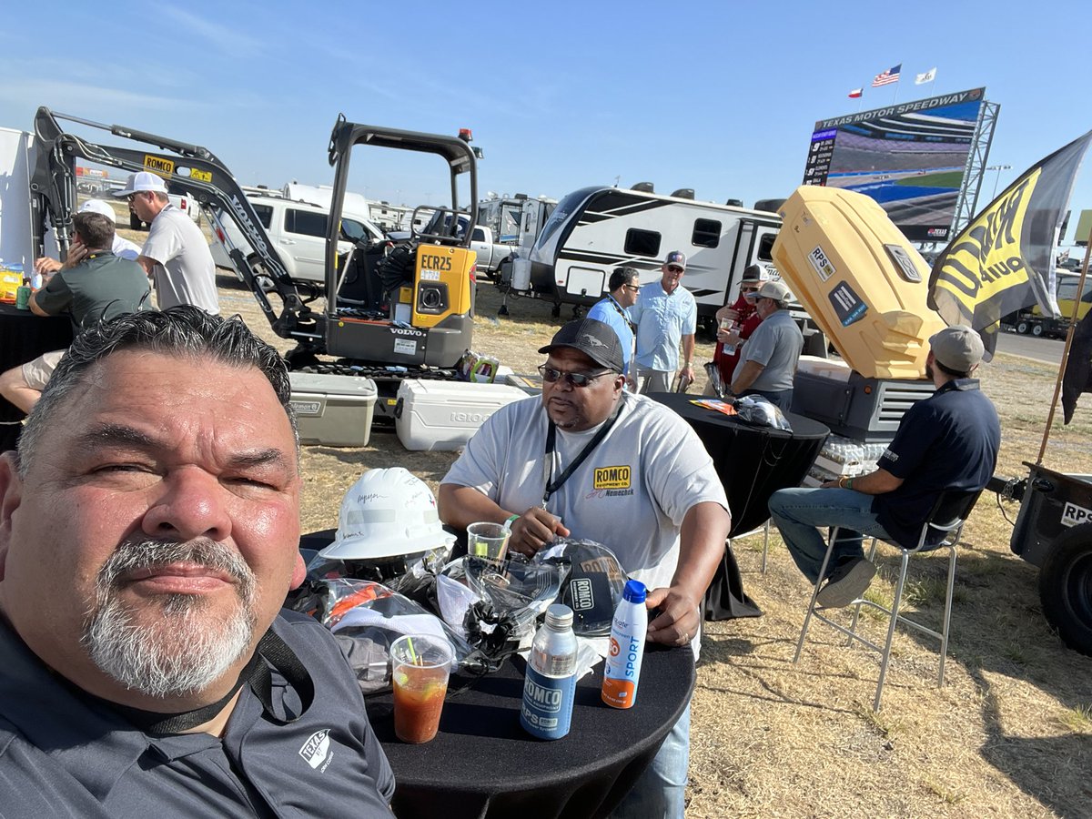 Can2Michael's tweet photo. What a good morning! #NASCAR https://t.co/9OpS3h6i7K
