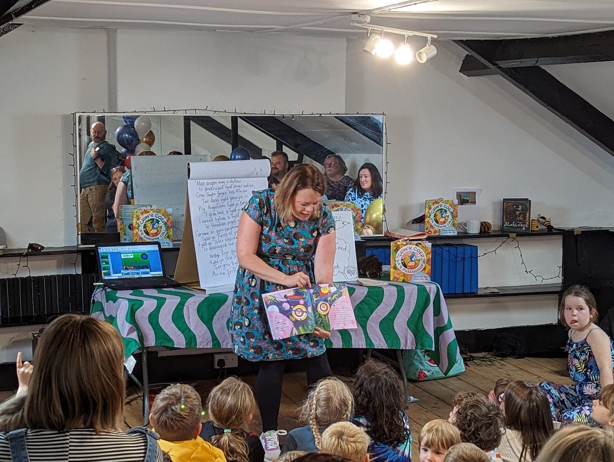 Croeso Coed a’r Draenogod !
<a href="/lolfa/">marion</a>