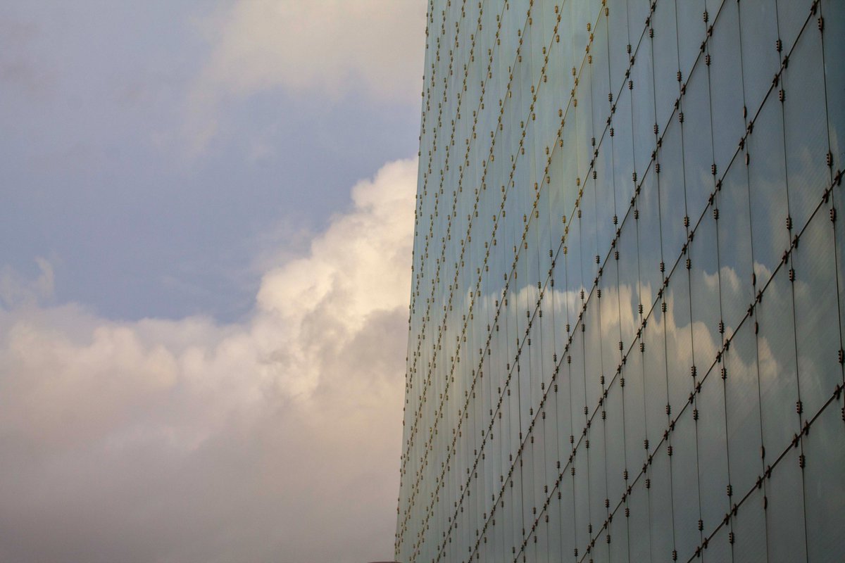 Distorted Reflections

(Corporation Street, Manchester, October 2022)  

#photography #urbanphotography #cityscapes #buildings #clouds #reflection #dusk #NationalFootballMuseum #CorporationStreet #CorporationStreetManchester #Manchester