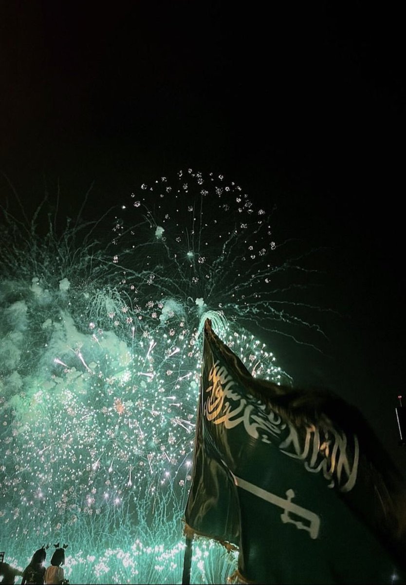 Easy966's tweet photo. أُنسج نسيجك موطني
أرسل خياطك تنثني 
اشدد بنا .. وبحلمنا
كل الطموحات 
الكبيرة و الصغيرة فعلنا

صوتنا العالي المنادي
يا وطن .. نحن هنا
فافخر بنا .. واشدد بنا
هذا النسيج
من غرب بحرك .. للخليج

🇸🇦   💚   🇸🇦     

#اليوم_الوطني_93_السعودي 

Happy Saudi National Day https://t.co/ilO6iC59xg