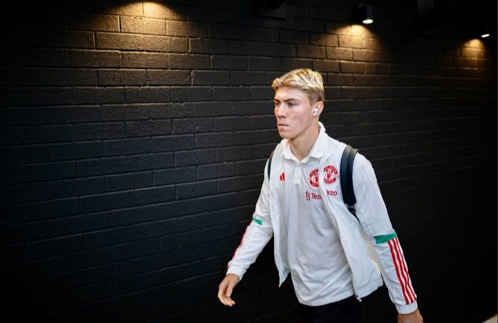 Omodior30's tweet image. •Hojlund will cook today against Burnley.
•I'm hoping Evans and Lindelof are a composed CB pair with experience and passing ability as individual talents.
•Young Hannibal and Mctominay in the midfield against a Pacy Burnley
• Let's start our season now.
#GGMU #plfans
#BURMUN