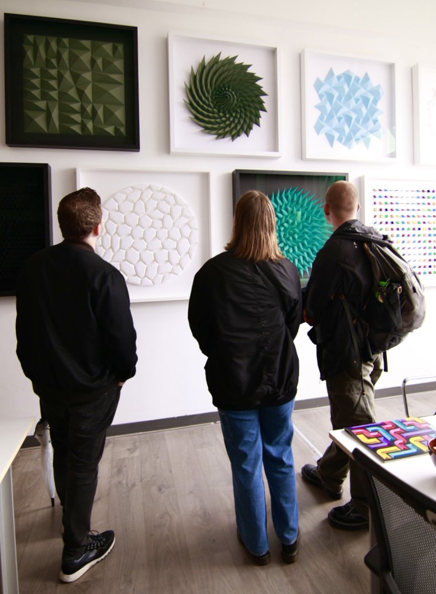 Wat een geslaagde eerste dag van Kunstroute 2023! Weet je nog niet wat je morgen wilt bezoeken? Ga dan naar de Kunstroutewebsite voor meer informatie: ow.ly/KniY50POT6x #MuseumDeLakenhal #KunstrouteLeiden #KRLeiden