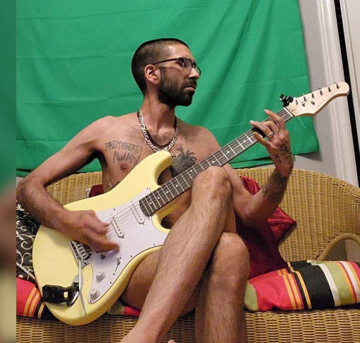 T0NY V0GU3’s pics and videos