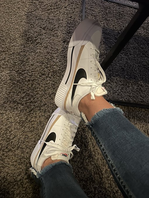 New kicks https://t.co/omiDfAw1O7<a href="/tag/hotline"class="tags"><span>#hotline</span></a>