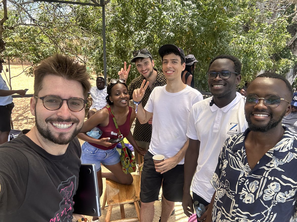 0xScoffie's tweet photo. It was a cool Linea workshop by @francescoswiss in #ETHSafari2023 
We had a great talk about the next ambassador program cohort .
@Consensys @LineaBuild @MetaMaskDev https://t.co/FtYdwHMAPP