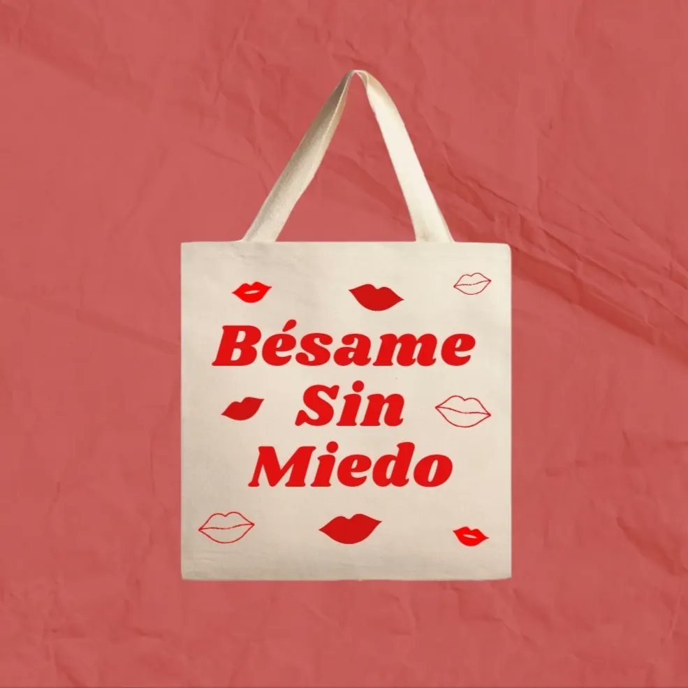 storesatellite's tweet photo. a coleção mais esperada do ano chegou! camisetas e ecobags lindas pra vocês arrasarem na #SoyRebeldeTour

https://t.co/K6Sd8IHxAR

#RBD #SoyRebeldeTour https://t.co/iXdI24SXaX