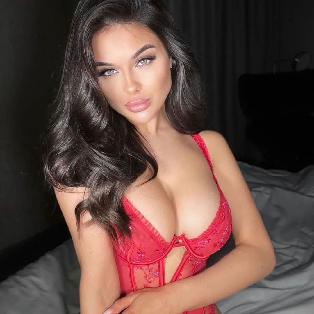 Who's coming down to <a href="/VelvetRabbitInc/">Velvet Rabbit: World</a> tonight?