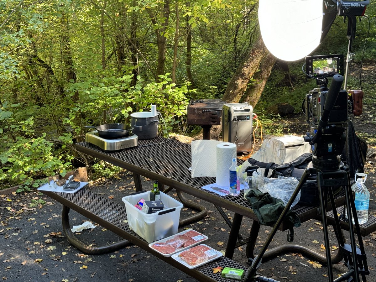 SnazzyLabs's tweet photo. Today I cooked steak in the woods using a 140 lbs battery. It was a nice Saturday. https://t.co/Wp3kp7RBuR