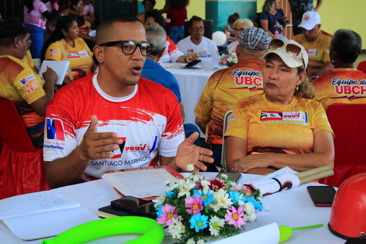 #23Sep Hoy llevamos a cabo el 1er encuentro de homólogos del <a href="/PartidoPSUV/">PSUV</a> de la parroquia Samán de Güere junto a nuestra enlace <a href="/CarylBertho/">Caryl Bertho</a> y el Dip.<a href="/Manueljuventud2/">MANUEL HERNÁNDEZ</a>, estos encuentros fortalecen el espíritu de nuestra militancia que respalda al Pdte.<a href="/NicolasMaduro/">Nicolás Maduro</a> #GarantíaDePaz