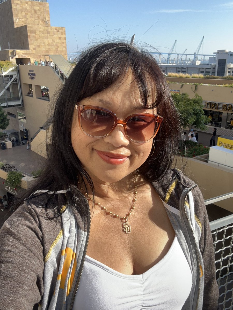 CastleByDesign's tweet image. Go Padres 💛🤎

#TimeToShine
#bringthegold
#sdinhd
#sdpadres
#capturethemoment