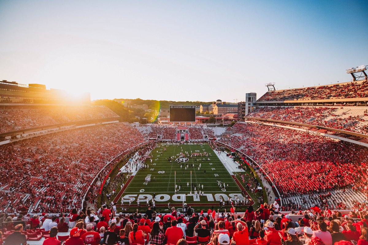 GeorgiaFootball's tweet photo. Nothing finer in the land.

#GoDawgs https://t.co/WZE3RLNmvZ