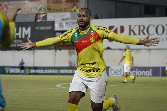 Última Divisão tweet media