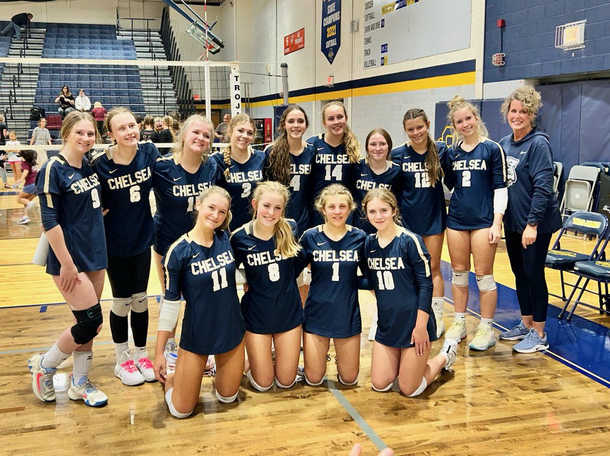 ChelseaVball's tweet photo. JV Dawgs had a great day taking 2nd in Owosso! #building #competitiveculture @ChelseaBulldogs https://t.co/4dDvo2qJrr