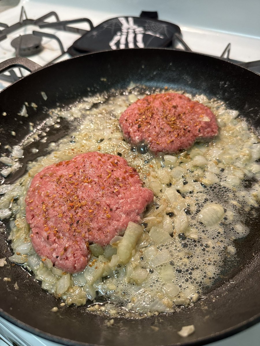 jackgalluzzo's tweet photo. Smash burgers tonight https://t.co/h5pkssTOCK