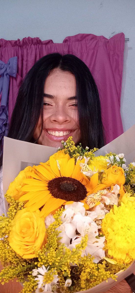 PatyMedinaoff's tweet photo. Bienvenida a la primavera de mi vida💛🌼 https://t.co/cXrbAoYTJL