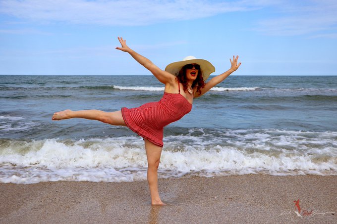 I wish summers lasted longer, I didn't have enough time to enjoy the beach. Can you cum and help me get