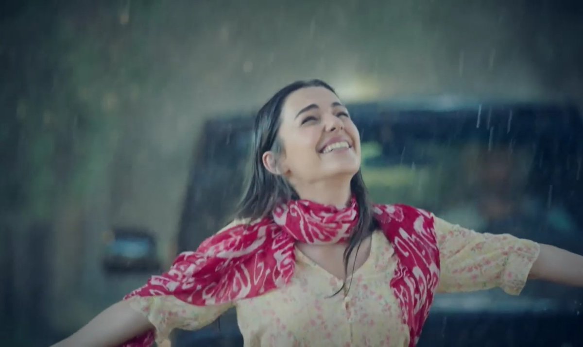 #CorazónNovaFinal <a href="/Ferit_nova/">Ferit Sancakzade (Oficial 🇪🇸)</a> deberías disfrutar el momento. Mira que bonita es la lluvía. Vamos a disfrutar de la lluvía