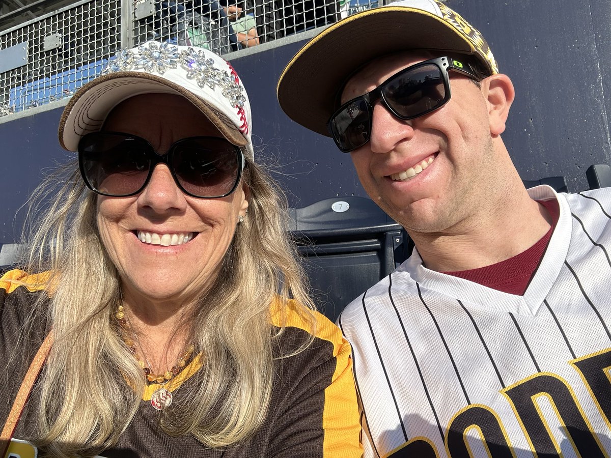 Fagen_Travel's tweet photo. GOPADRES!!!
#BringTheGold https://t.co/oyPw27gzTZ