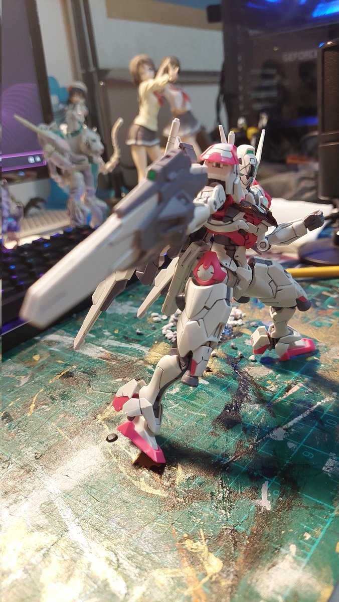 _CobaltWolf's tweet photo. Apparently I didn't share my Lfirth photos here and honestly what a crime. One of the best gunpla models I've built in general and maybe my favorite from the Wfm line. Live, laugh, love, Lfrith. https://t.co/IVpDlffJUz