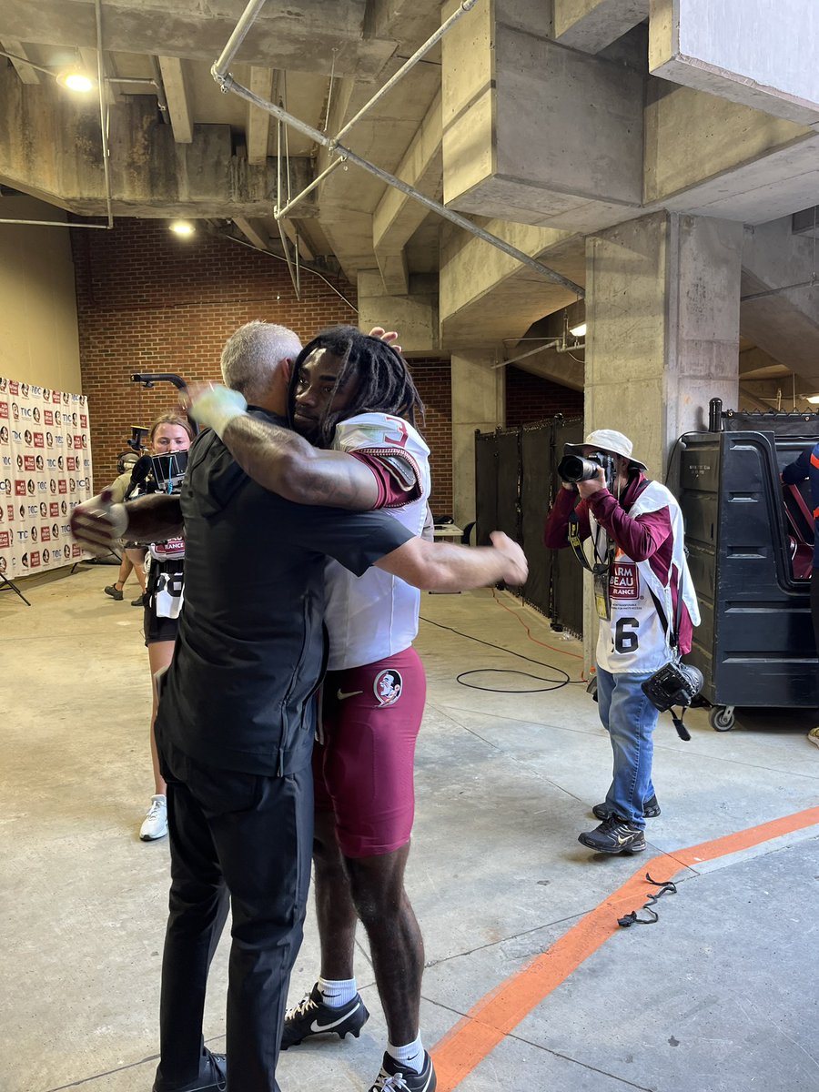 aadelsonESPN's tweet photo. Mike Norvell was in the tunnel waiting for all his players off the field to give them hugs and high fives, visibly relieved to win that game. https://t.co/7f39wkOn9N