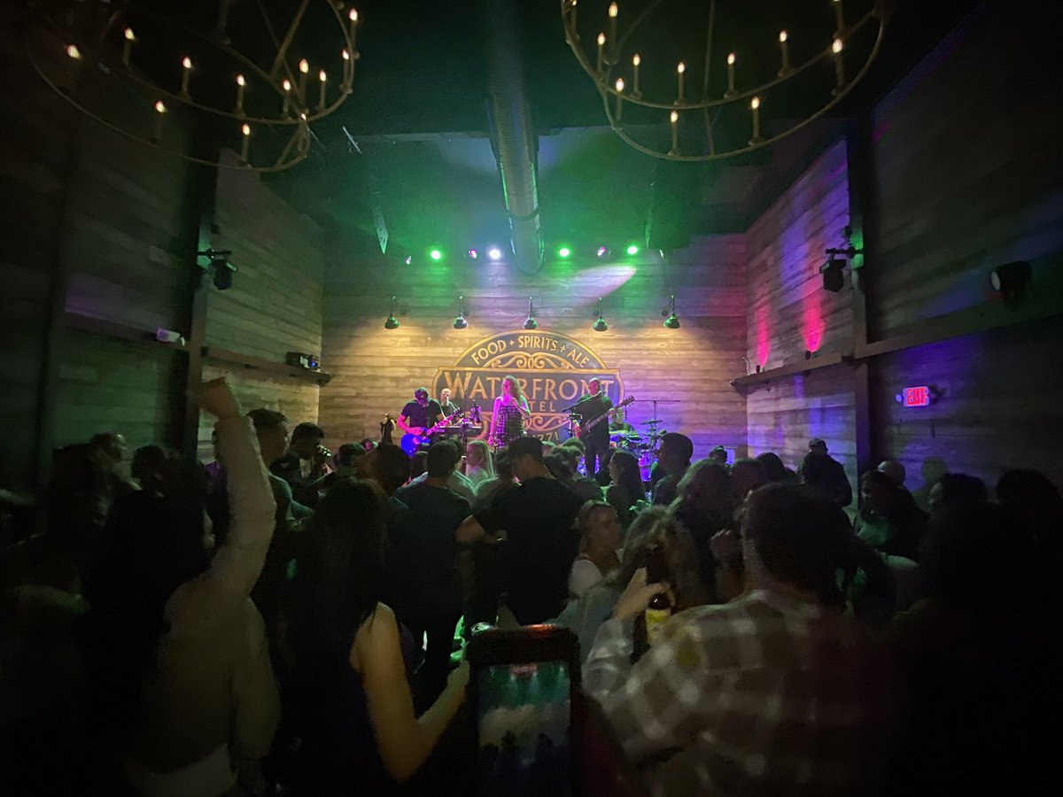 pop_stereo's tweet photo. Fun night at Waterfront Hotel in Baltimore! https://t.co/dpzl8EzmCL