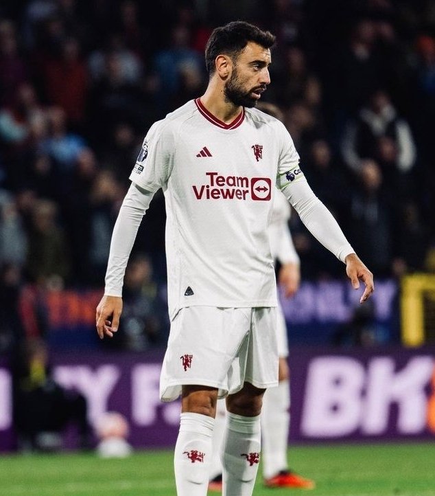 StatmanDave's tweet photo. Bruno Fernandes has now scored 66 goals for Manchester United, that’s as many as Dwight Yorke.

Sublime finish. 💫 https://t.co/yvEz3yUdti