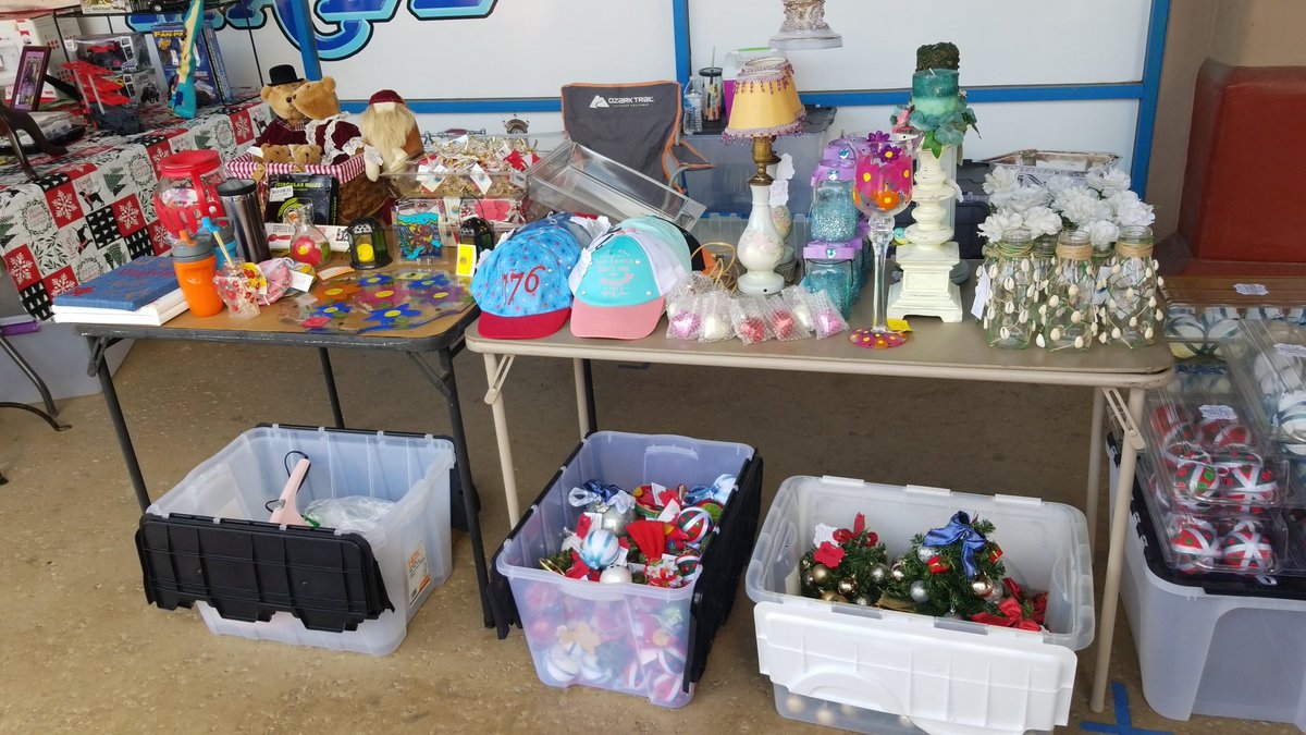 Stylechild1978's tweet image. Still have lots left to sell. Come to the Sidewalk Sale at the Paradise Valley Antique Mall at 3355 Russell Rd. LV,NV 89121