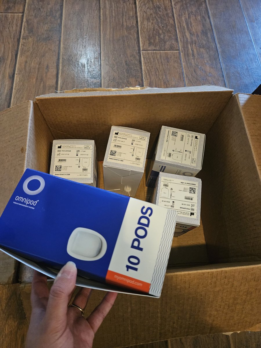 blink180bri's tweet photo. Hi #doc an estranged family member passed away recently and my mom found these. I use the O5 so I can't use them. I guess they're Eros? Is anyone on here able to use them? Unopened. Some boxes are expired, some aren't. #diabetes #mutualaid #insulin4all https://t.co/wypDkVxHjn