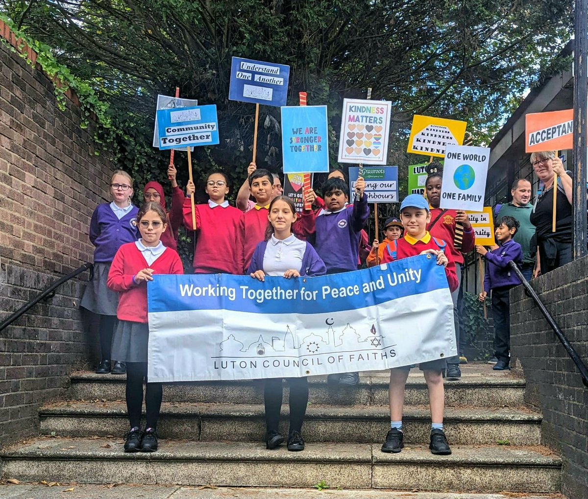 pioneer_trust's tweet photo. A privilege to be part of the 27th annual Peace Walk today with our amazing pupils, spreading the message of peace &amp; friendship with other like-minded Lutonians! A great experience, giving the children insight into different faiths as well as making new friends along the way ❤️. https://t.co/R70V0Whr1A