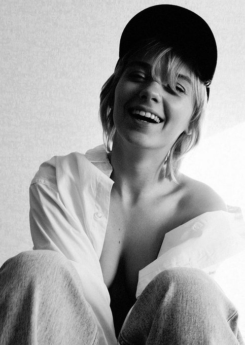 have a good day and lots of smiles for you, darling!🖤🤍 https://t.co/0bAk9YROYr