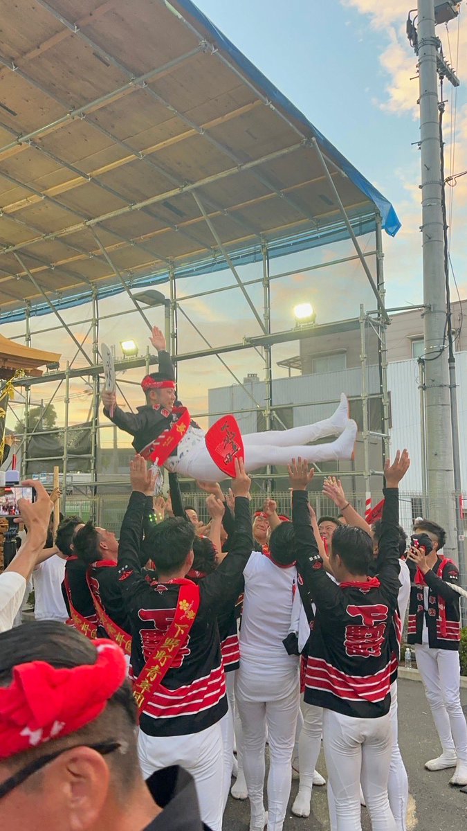 daiki8115's tweet photo. 100周年から始まりほんまに色んなことがあったけど周りの人に支えながら団長の大役をやり遂げることができました！
夢のような1年間をありがとうございました！
#下野町 https://t.co/8dX6Lq2PZY