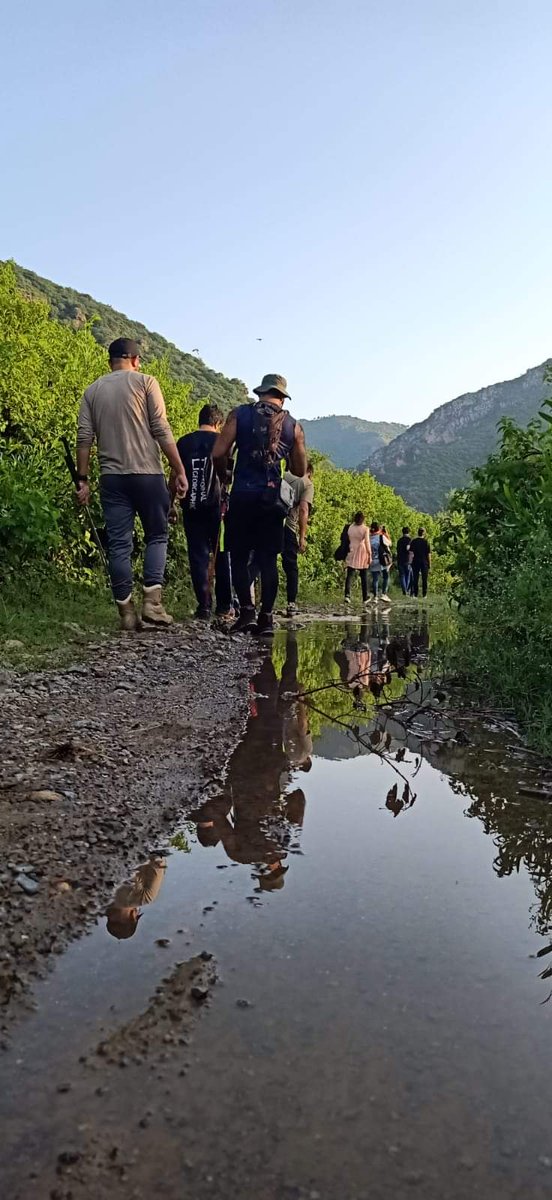 Islamabadies's tweet image. Thanks to all the hikers - cyclists and runners who were there to support a cause #SaveMHNP   

Hike was started from a big ancient banyan tree near Sinyari Village #Islamabad - locals said that its around 1000 years old and needs care from concerned authorities to survive.  

12