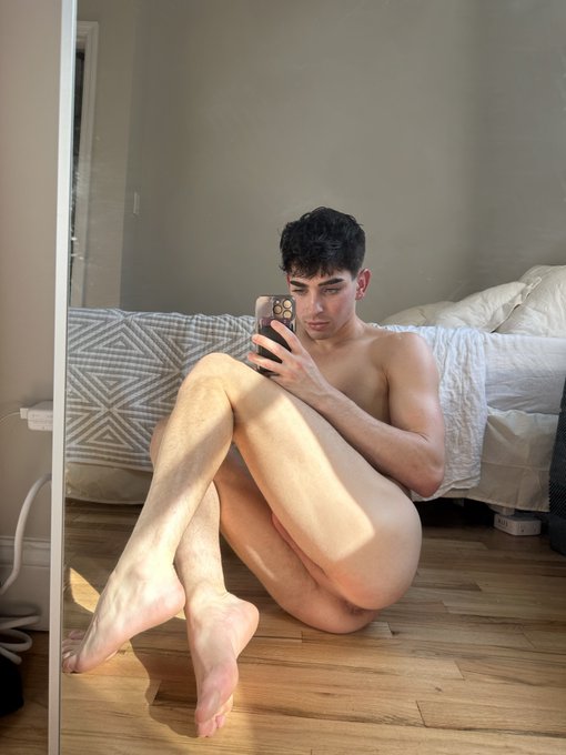 rolling on the floor laughing https://t.co/4coUKN67sg