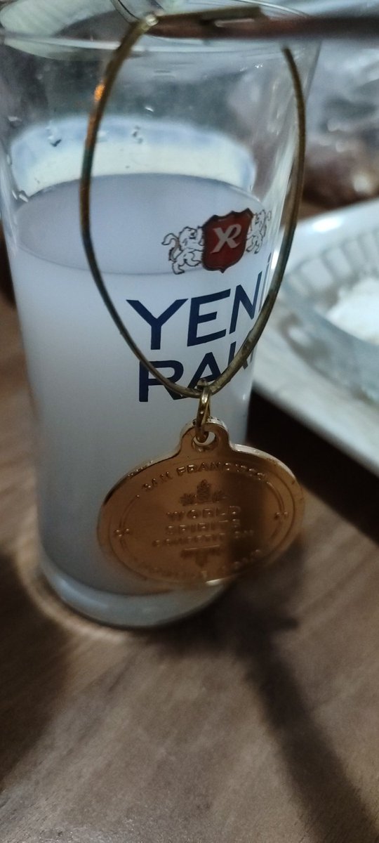 Haydi dem ola. İçersek Ata'dan kalan yadigar "Sarı zeybek" madalyalı olanından . #kutsalcumartesi🍷🥛