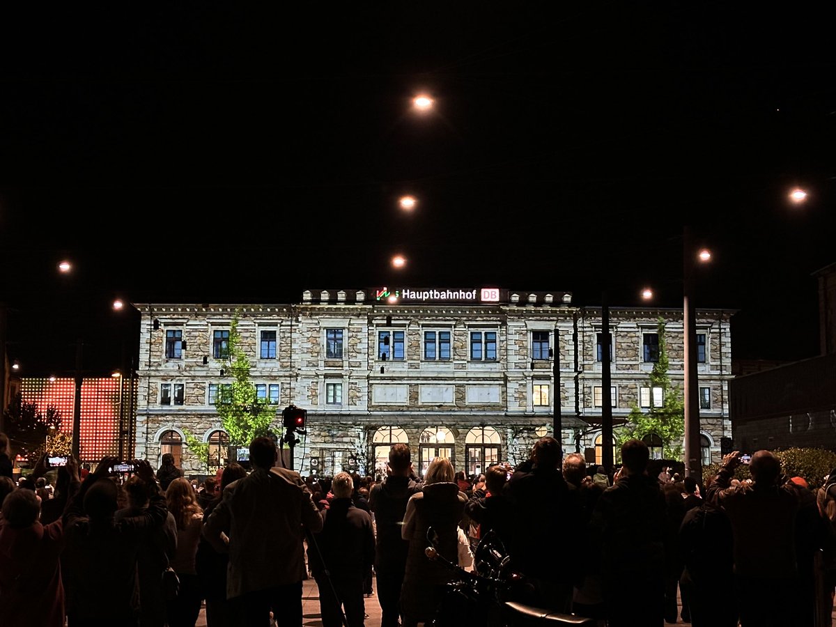 _tho_'s tweet photo. #lightourvision #chemnitz #hauptbahnhof https://t.co/cDsXqNs3pv