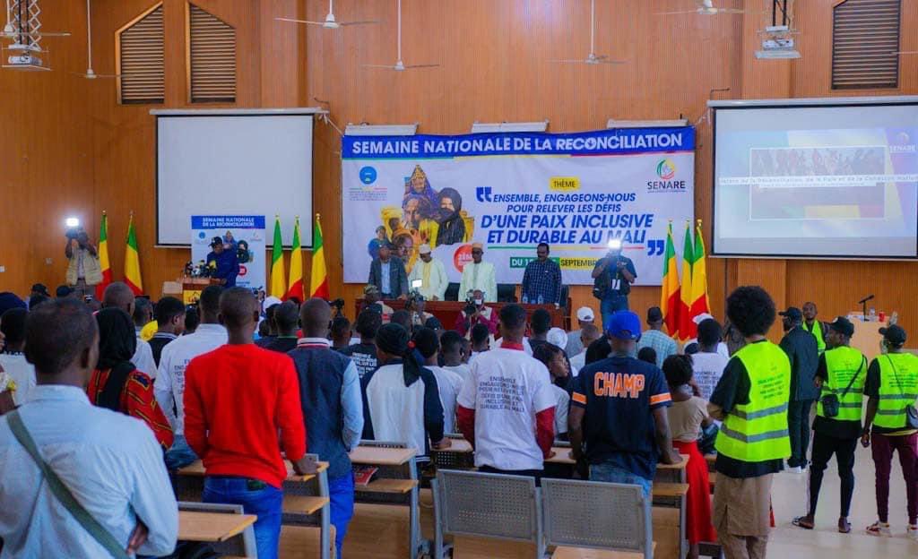 MinistredelaRc4's tweet photo. #SENARE
Le Ministère en charge de la Réconciliation, toujours dans le cadre des activités de la SENARE a tenu une conférence débats sur le thème : « Les jeunes , acteurs de changement pour une paix durable » à l’université de Kabala, le 19 sept 2023 https://t.co/Uw81PDeTsa https://t.co/GiGJPm64kL