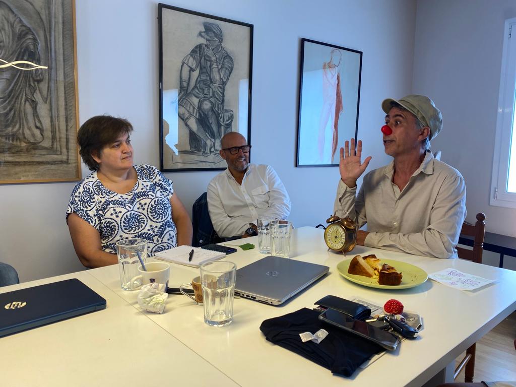 tradopcamfic's tweet photo. Avui ens hem trobat per treballar i ultimar detalls pels tallers que durem a terme el @congresCAMFiC 🚨 👁📢 🔉🤡 el que hem preparat No us ho podeu perdre 😅 Us necessitem 😊 De ben segur gaudirem i aprendrem plegats #estenemponts https://t.co/OQQNjx4xS3