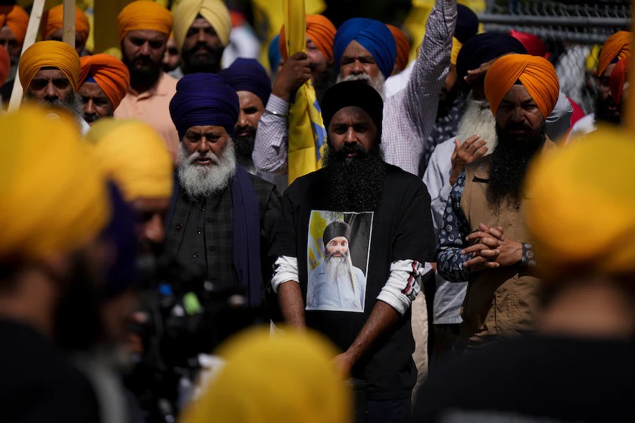 BaazNewsOrg's tweet photo. BREAKING | The @nytimes reports that the US provided intelligence to Canada about India's involvement in the assassination of Hardeep Singh Nijjar. The killing has "shocked" American officials. 

Canada "received intelligence from multiple countries," a Canadian official shared.

"While democratic countries conduct targeted killings in unstable countries or regions and the spy services of more authoritarian governments — namely Russia — orchestrate assassinations anywhere they choose, it is extraordinarily rare for a democratic country to conduct a lethal covert action in another democracy," NYT writes.