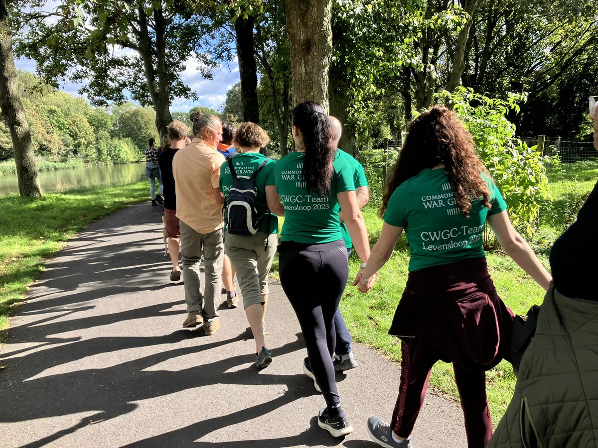 NeleBille's tweet photo. Today we @CWGC attended #Levensloop in #Ieper, walking and running against cancer - in order to support all those people whose lives are affected by it π
#LevensloopIeper #WeAreCWGC https://t.co/8xYpUtb6q5