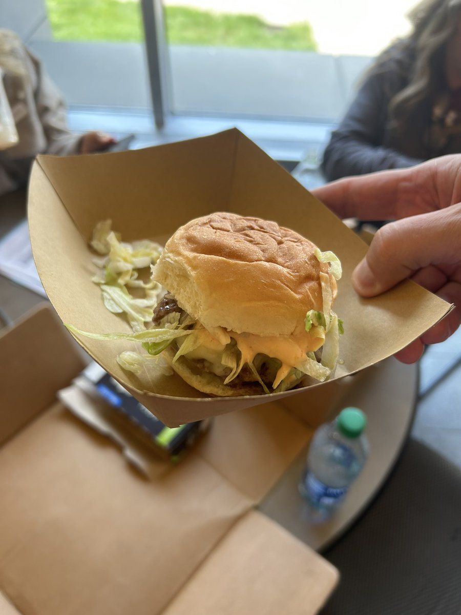 ChrisMulick's tweet photo. Got the munchies on a game day? We’ll feed you for free, no questions asked. Stop by Vogel Hall now for a #TasteOfWashington. Free beef sliders, French fries, peaches, pears, apples and more! Thank you to our partners! @WSDAgov #GoCougs https://t.co/3rtvrHC6Mw