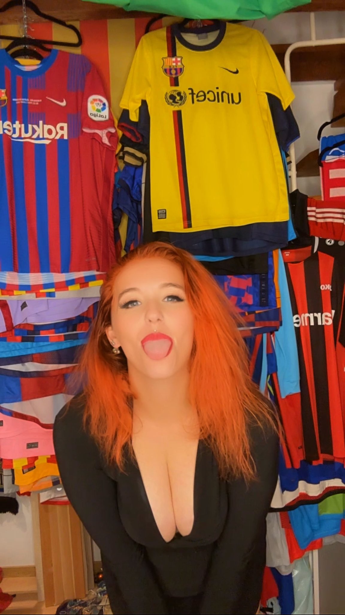 Neue Haarfarbe 😍 ich liebe es 🥰 davon wird’s noch gefühlt drölf Bilder geben 🥰😂 https://t.co/Gdv94Cid1T