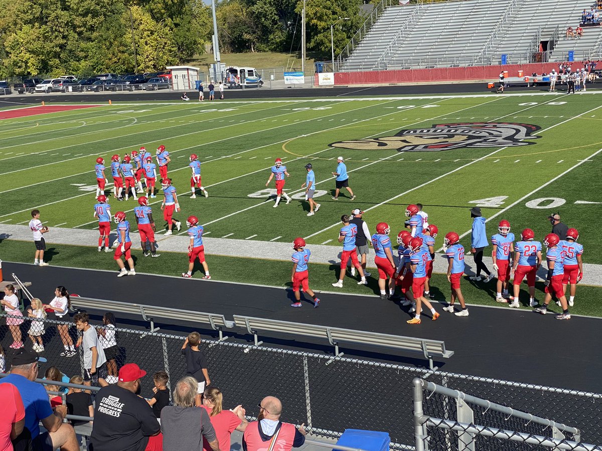 TomNartker's tweet photo. @football_lcc with two fumble recoveries and a pick six. Lead Elmwood 28-0; 7:11 1st qtr. https://t.co/hgjJyFw6Xu