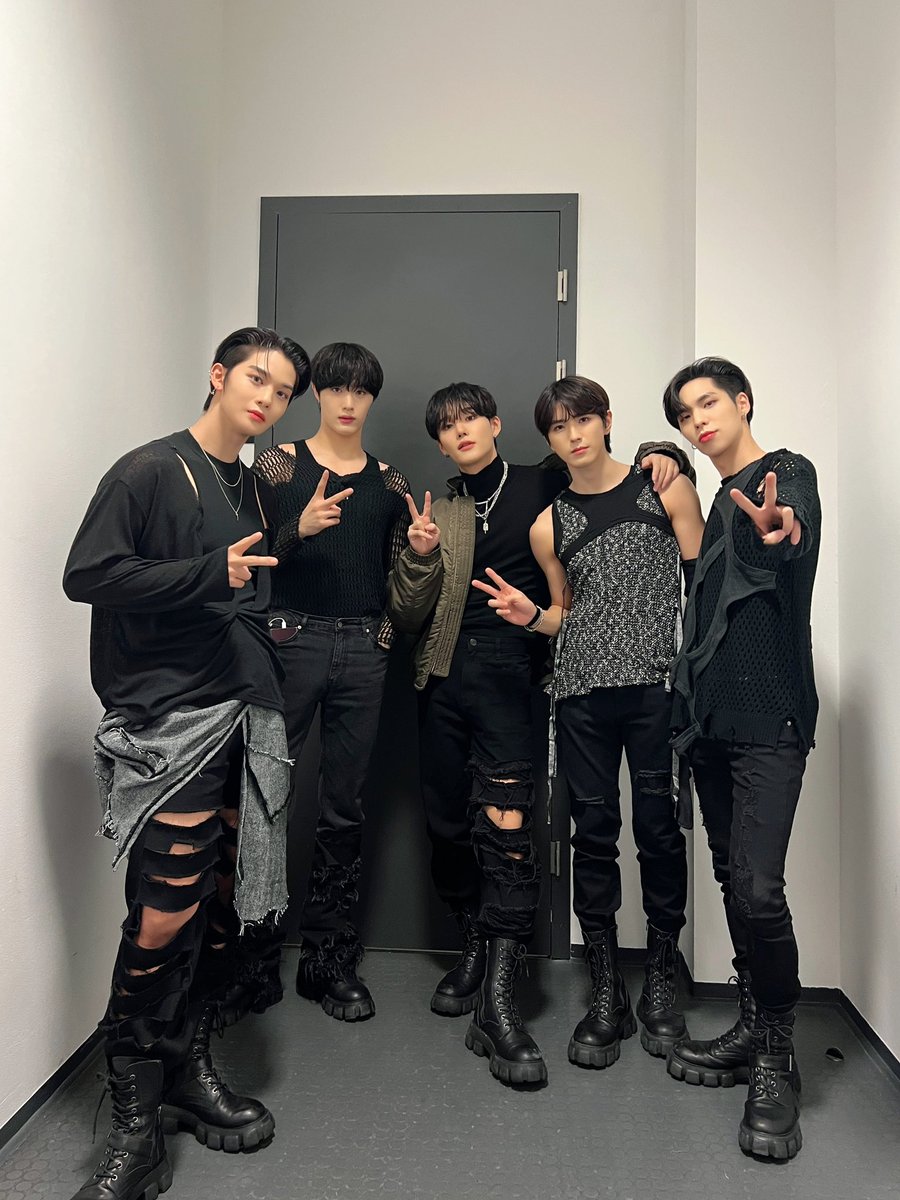 CIX_Official's tweet image. 2023 KPOP NATION in Warsaw🇵🇱
It was a great pleasure to meet FIX in Warsaw again! Thank you for coming today🥰

#CIX #씨아이엑스 #BX #승훈 #배진영 #용희 #현석 #KPOPNation #KPOPNationWARSAW