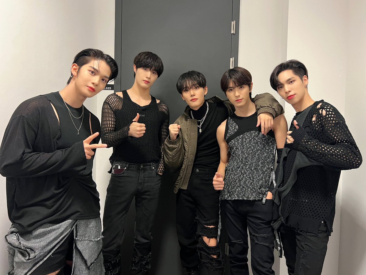 CIX_Official's tweet image. 2023 KPOP NATION in Warsaw🇵🇱
It was a great pleasure to meet FIX in Warsaw again! Thank you for coming today🥰

#CIX #씨아이엑스 #BX #승훈 #배진영 #용희 #현석 #KPOPNation #KPOPNationWARSAW