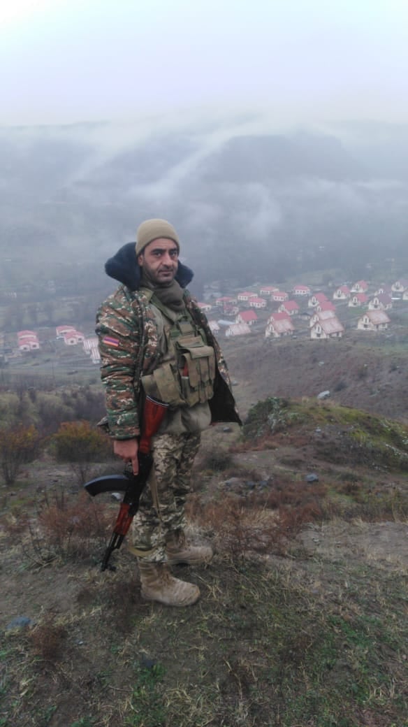 I got a call tonight from Stepanakert.

Antranig Chavoushian, whose village Aghavno was disarmed and handed to Azeris by last summer—on Pashinyan's orders.

His 6 kids, wife, elderly mom—all there.

On the precipice of genocide, he had one message to us in Yerevan.

DESTROY NIKOL