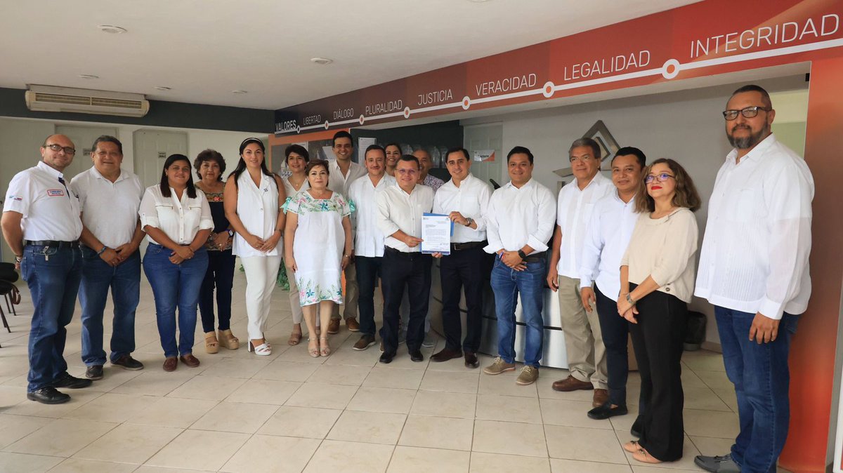 Este sábado asistimos al Instituto Electoral y de Participación Ciudadana de Yucatán (#IEPAC) para solicitar formalmente la inscripción del #PANYucatán en el próximo proceso electoral ordinario 2023 - 2024, convirtiéndonos en el primer partido político en el Estado en hacerlo.