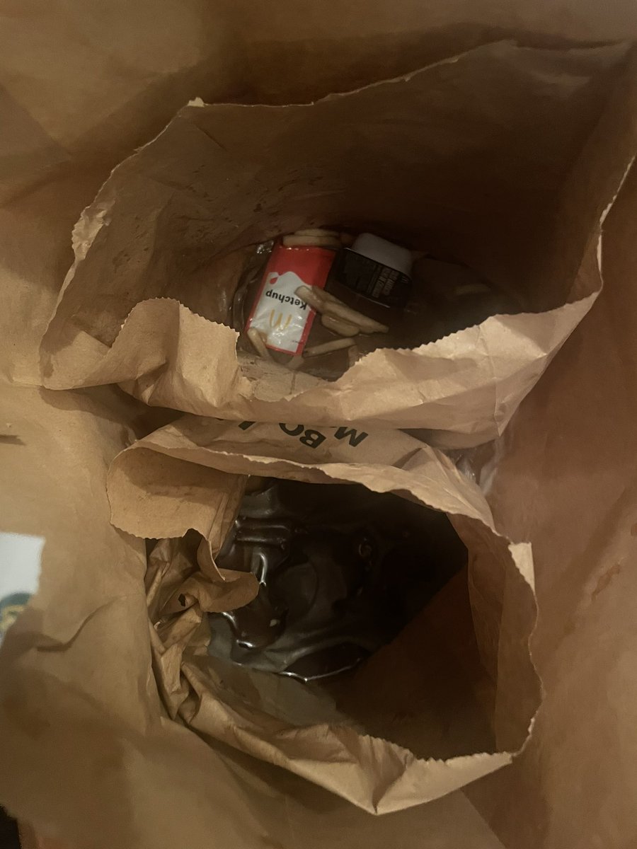 Jositogp97's tweet photo. Pues muchas gracias @UberEats por como llegan los pedidos a casa #UberEats #FC24 https://t.co/DkxFneKJ53