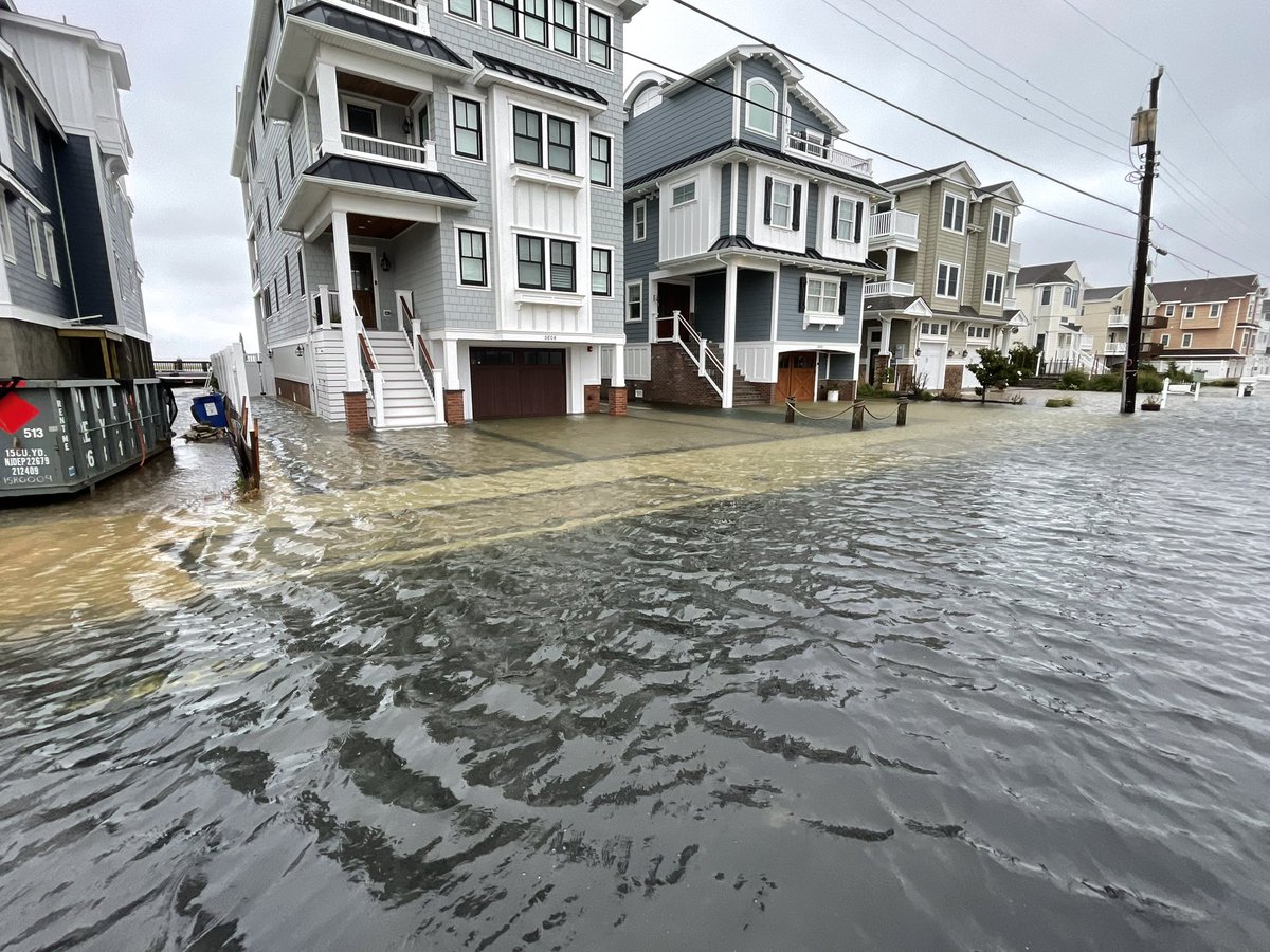 Joe Starbux tweet media