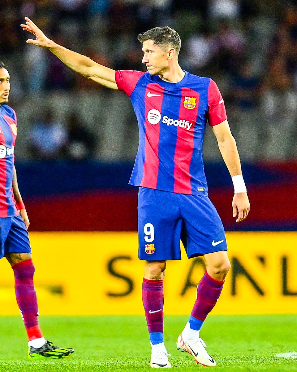 LaughNonStop's tweet photo. 8 years later. Different jersey, same Lewandowski

What a comeback for Barca

Are you not entertained 😀

#BarcaCelta https://t.co/l1Uv5Ksy5G