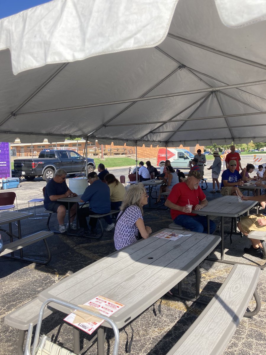 ahml's tweet photo. Our BBQ Party is officially underway! ๐ Join us at Recreation Park from now through 6 pm to try food, listen to music, watch the Jesse White Tumblers (performance begins at 4:30 pm) & more. Plus learn all about #OneBookOneVillage and get giveaways, available while supplies last https://t.co/Rx5d2B97ww